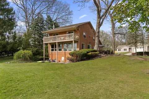 70328 Lakeview Dr, Edwardsburg, MI 49112
