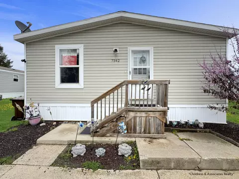 7342 Old Hickory Dr NE, Belmont, MI 49306