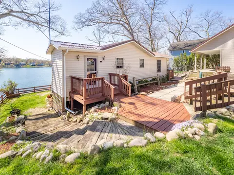 11915 Lakeway St, Plainwell, MI 49080