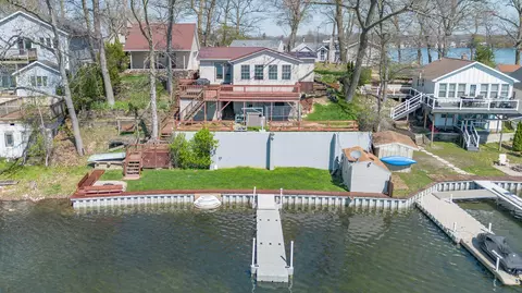 11915 Lakeway St, Plainwell, MI 49080