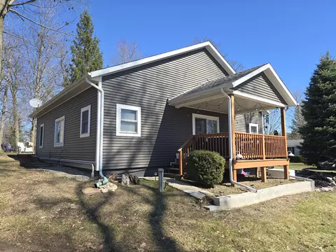 4325 Indian Isle Rd, Battle Creek, MI 49017