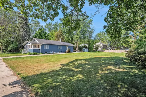 1006 St Joseph St, South Haven, MI 49090