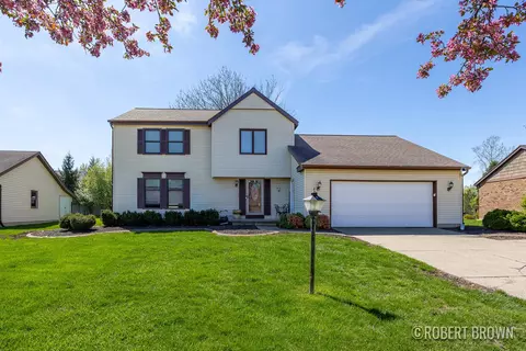 2074 Wolfboro Dr SE, Kentwood, MI 49508