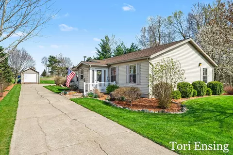 1235 Willow Dr, Stanton, MI 48888 photo 3