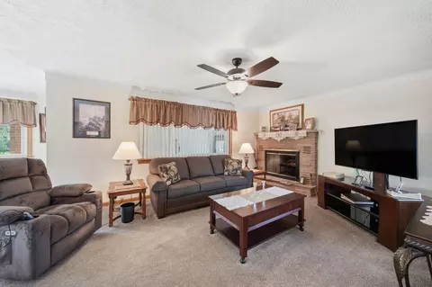 Living - 1229 Levant St, Jackson, MI 49203 photo 1 of 2