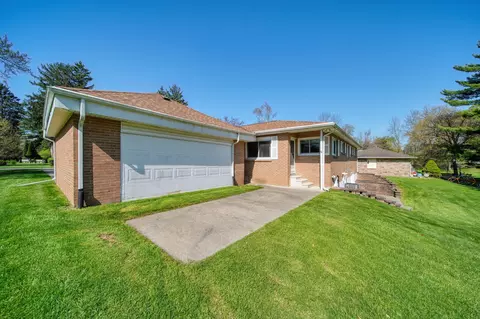Exterior - 1229 Levant St, Jackson, MI 49203 photo 5 of 8