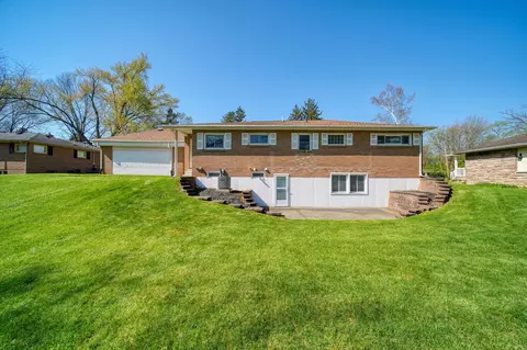 Exterior - 1229 Levant St, Jackson, MI 49203 photo 3 of 8