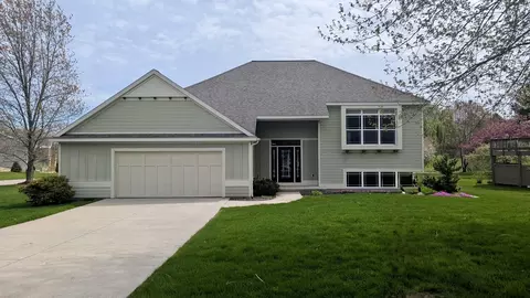 7028 Camelback Dr NE, Rockford, MI 49341