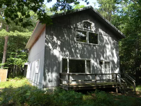 6383 S Lakeshore Dr, Pentwater, MI 49449