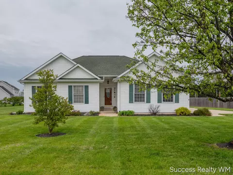 27836 Manchester Cir, Paw Paw, MI 49079