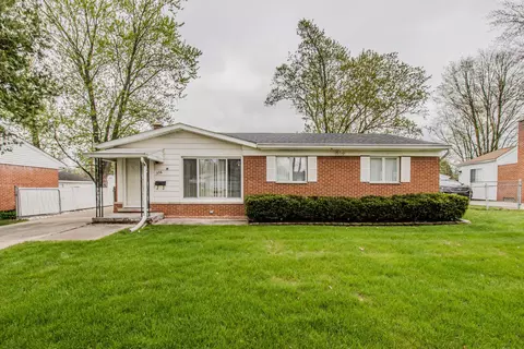 398 Hollywood Dr, Saline, MI 48176