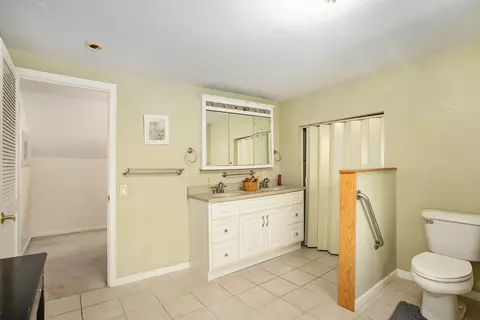 Bath - 60241 Constantine Rd, Three Rivers, MI 49093 photo 4 of 5