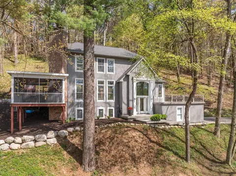 1840 Timber Trail Dr SE, Ada, MI 49301