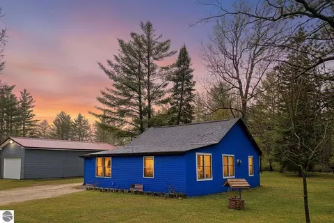 10215 E Madison Rd, Saint Helen, MI 48656