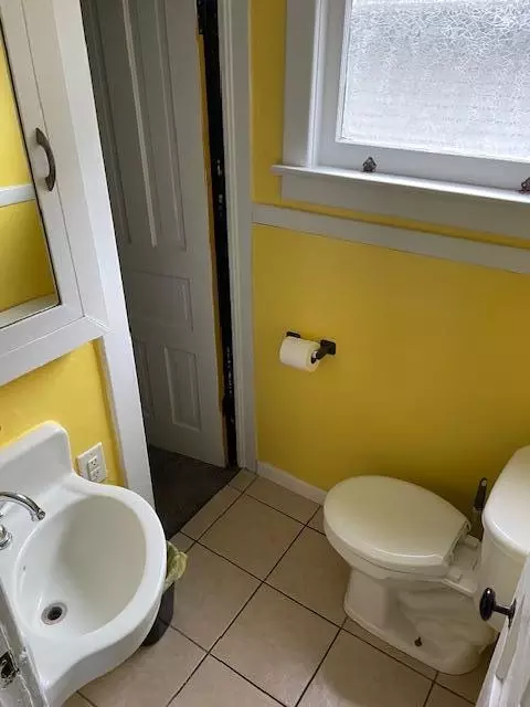 Bath - 340 S Eagle St, Marshall, MI 49068 photo 1 of 4