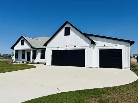 8992 Copper Ct, Freeland, MI 48623