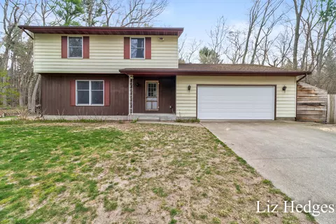 8756 Westwood Ln, Montague, MI 49437
