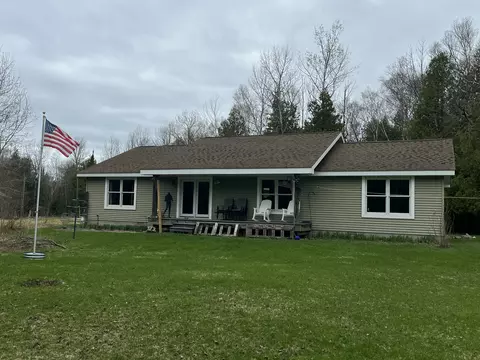 4010 Lake Shore Dr, Charlevoix, MI 49720