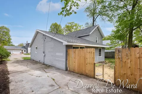 Exterior - 130 Cherry St, Freeport, MI 49325 photo 3 of 5