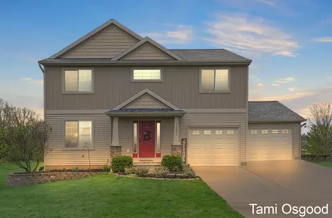 16208 Trent Ridge Dr, Cedar Springs, MI 49319