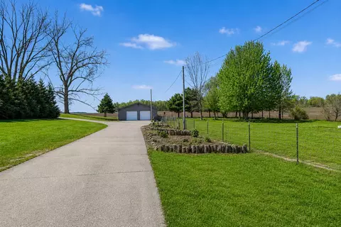 52290 Townhall Rd, Dowagiac, MI 49047