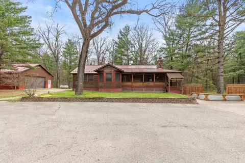 8462 Loveless Dr, Howard City, MI 49329