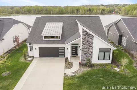 2930 Isle Water Dr, Belmont, MI 49306