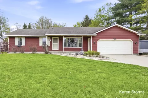 6626 Crownpointe Dr SW, Byron Center, MI 49315