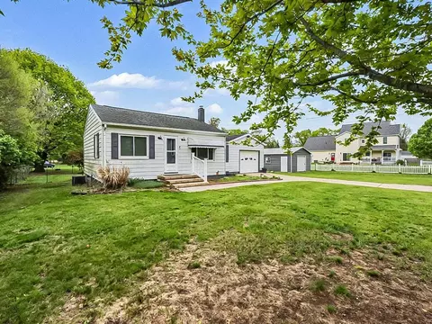 Exterior - 615 Gregory Pl, Jackson, MI 49202 photo 3 of 9