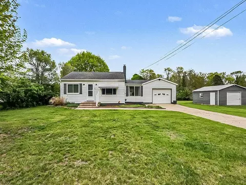 Exterior - 615 Gregory Pl, Jackson, MI 49202 photo 2 of 9