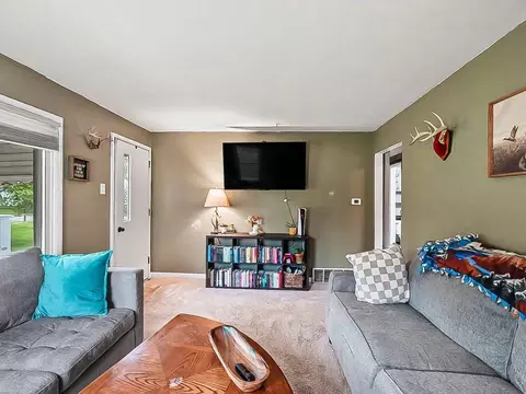 Living - 615 Gregory Pl, Jackson, MI 49202 photo 1 of 2
