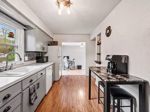 Kitchen - 615 Gregory Pl, Jackson, MI 49202 photo 1 of 2