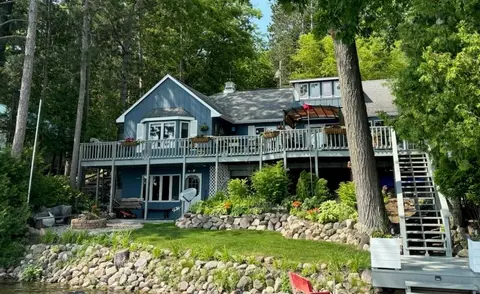 5867 Birch Dr, Barryton, MI 49305