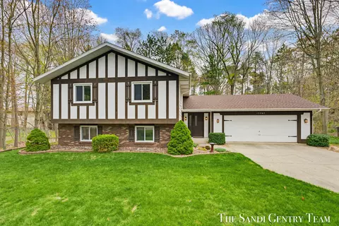 15967 Ryan Dr, Holland, MI 49424