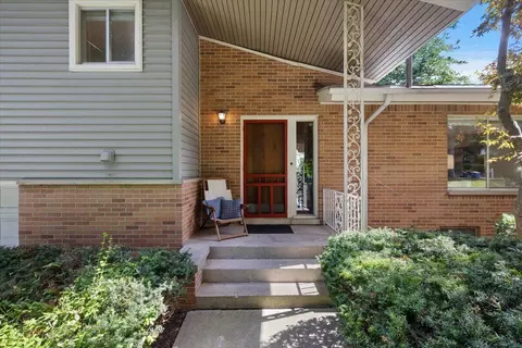 2511 Londonderry Rd, Ann Arbor, MI 48104