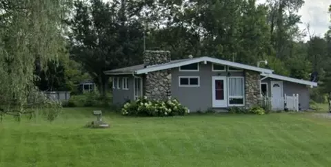 27504 H Dr N, Albion, MI 49224