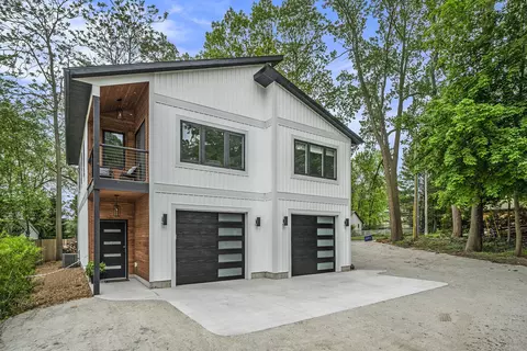 3220 Lakeshore Dr, Muskegon, MI 49441