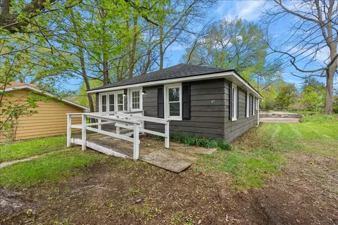 47 Wayne St, Allegan, MI 49010
