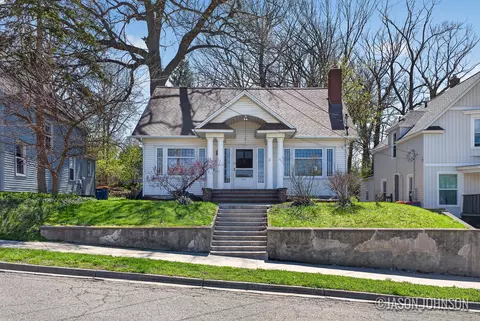 312 Sweet St NE, Grand Rapids, MI 49505