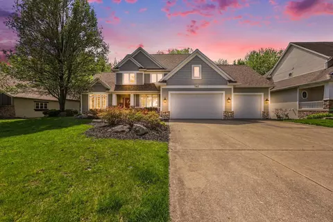 7903 Meadowood Dr, Hudsonville, MI 49426