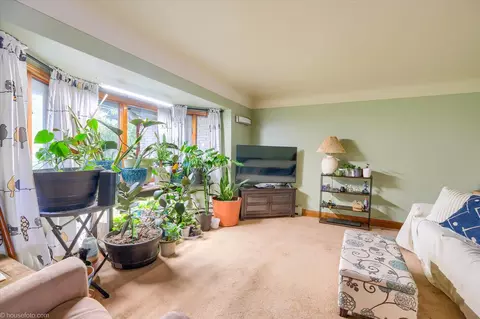 Living - 6453 Johnson Rd, Flushing, MI 48433 photo 1 of 4