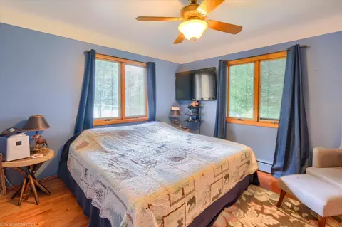 Bedroom - 6453 Johnson Rd, Flushing, MI 48433 photo 2 of 3