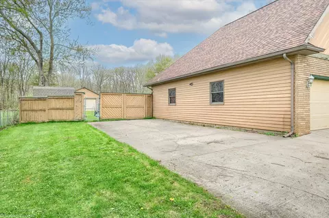 Exterior - 6453 Johnson Rd, Flushing, MI 48433 photo 4 of 13