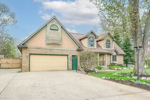Exterior - 6453 Johnson Rd, Flushing, MI 48433 photo 3 of 13