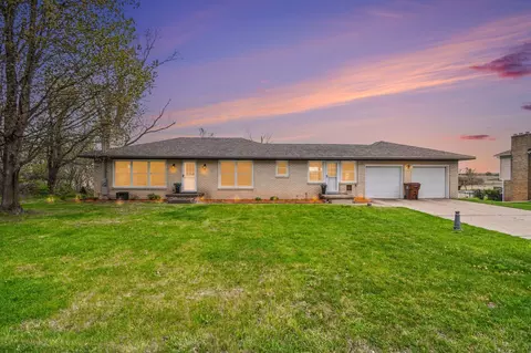1040 6 Mile Rd NW, Comstock Park, MI 49321