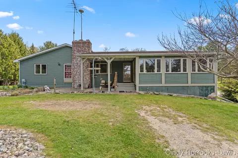 10299 Frost Rd, Portland, MI 48875