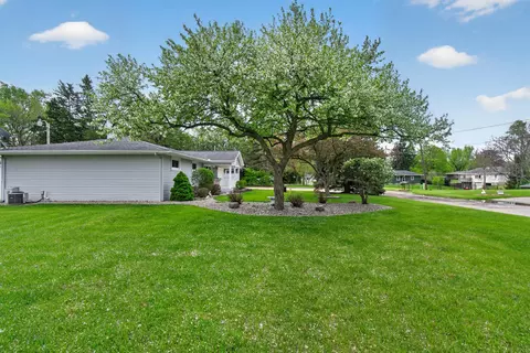 Exterior - 4929 Martha Dr, Jackson, MI 49201 photo 17 of 18