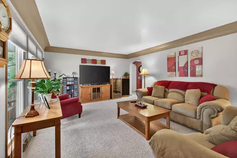 Living - 4929 Martha Dr, Jackson, MI 49201 photo 1 of 4