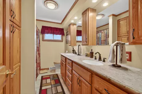 Bath - 4929 Martha Dr, Jackson, MI 49201 photo 1 of 3