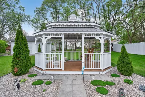 Exterior - 4929 Martha Dr, Jackson, MI 49201 photo 7 of 18